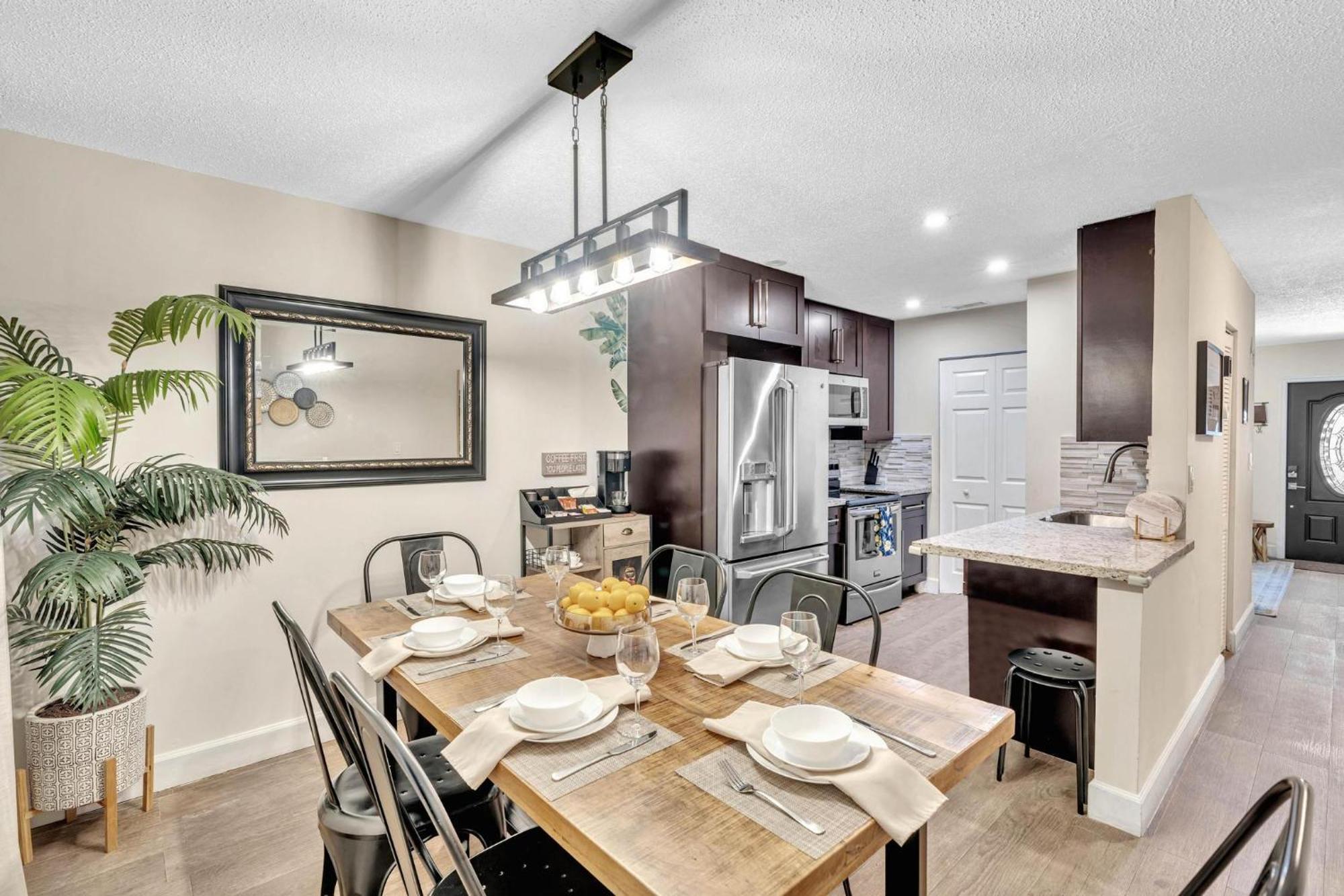 Estelo'S Place - Modern Townhouse With King Bed, Only 5 Min From The Airport! Miami Eksteriør billede