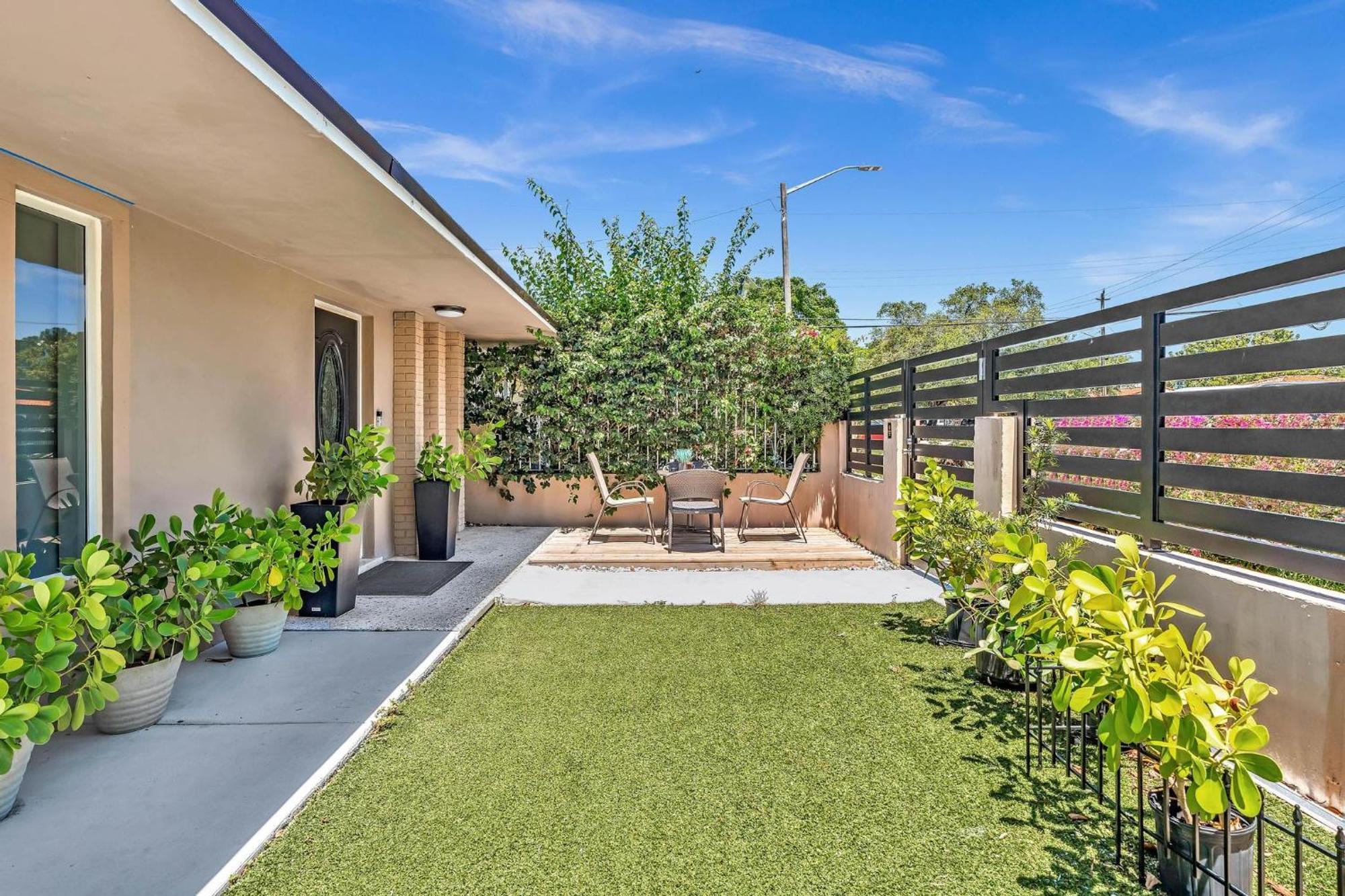 Estelo'S Place - Modern Townhouse With King Bed, Only 5 Min From The Airport! Miami Eksteriør billede