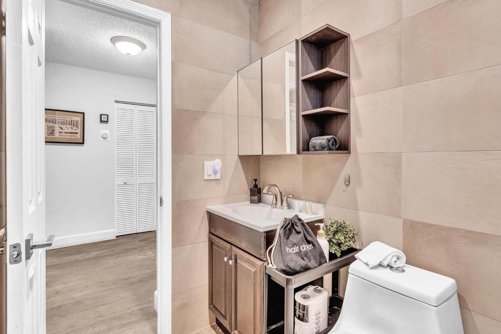 Estelo'S Place - Modern Townhouse With King Bed, Only 5 Min From The Airport! Miami Eksteriør billede