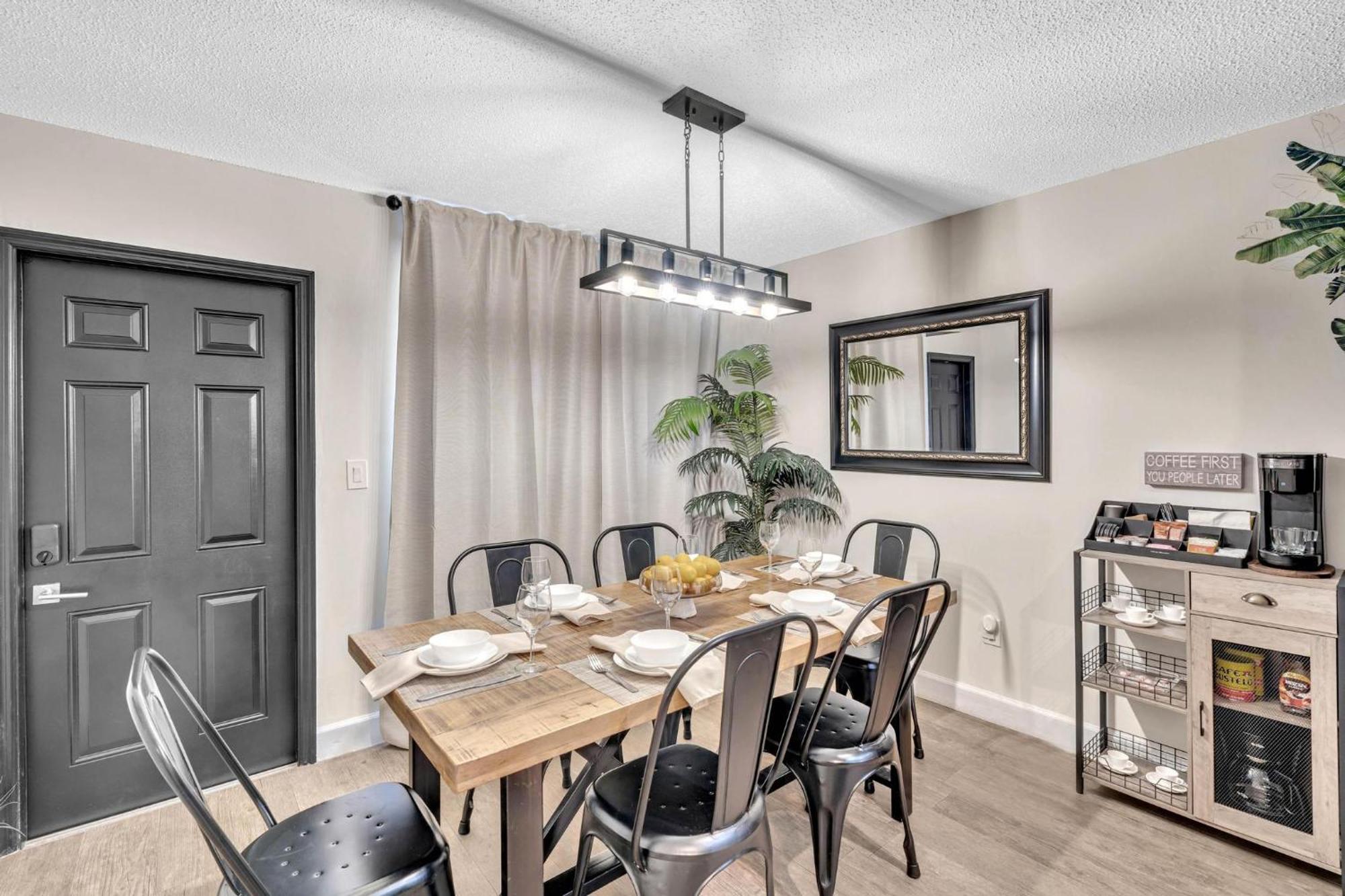 Estelo'S Place - Modern Townhouse With King Bed, Only 5 Min From The Airport! Miami Eksteriør billede